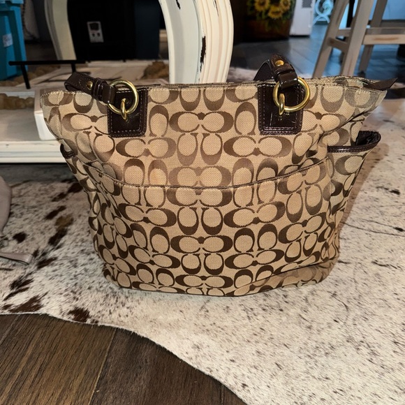 Coach Signature Gallery Logo Zip Tote F19388 - Picture 3 of 9